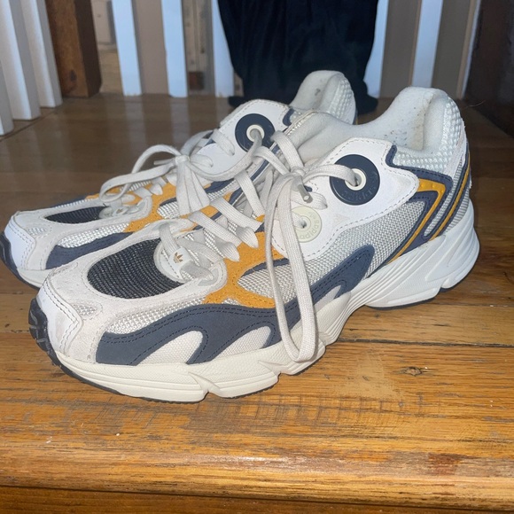 Adidas ASTIR Shoes - Picture 3 of 5